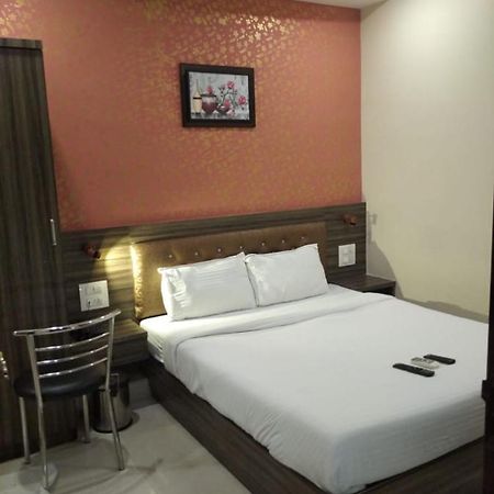 Orange International-Santacruz Hotel Mumbai Exterior photo